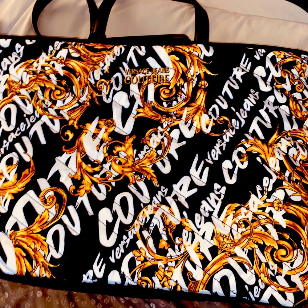 Juicy Couture bag beautiful large great for travel.